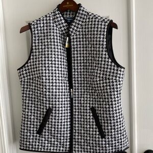 Karen Scott houndstooth zip up vest